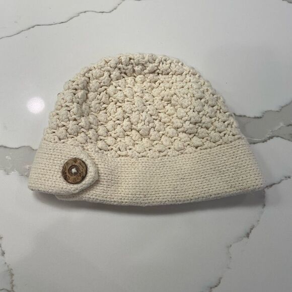 Abercrombie Crocheted Beanie cream Color - Picture 1 of 3